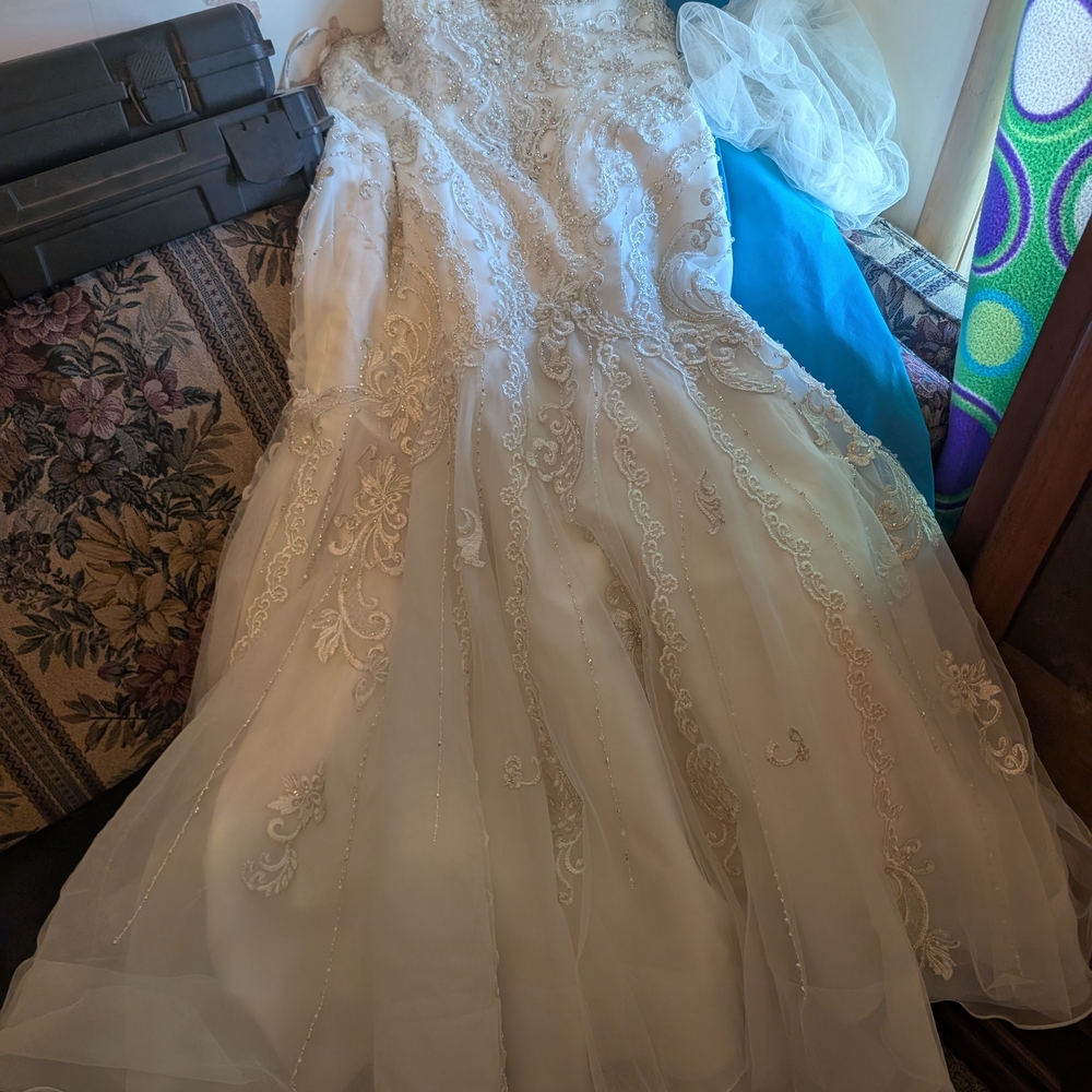 Stella York Elegant White Lace Gown